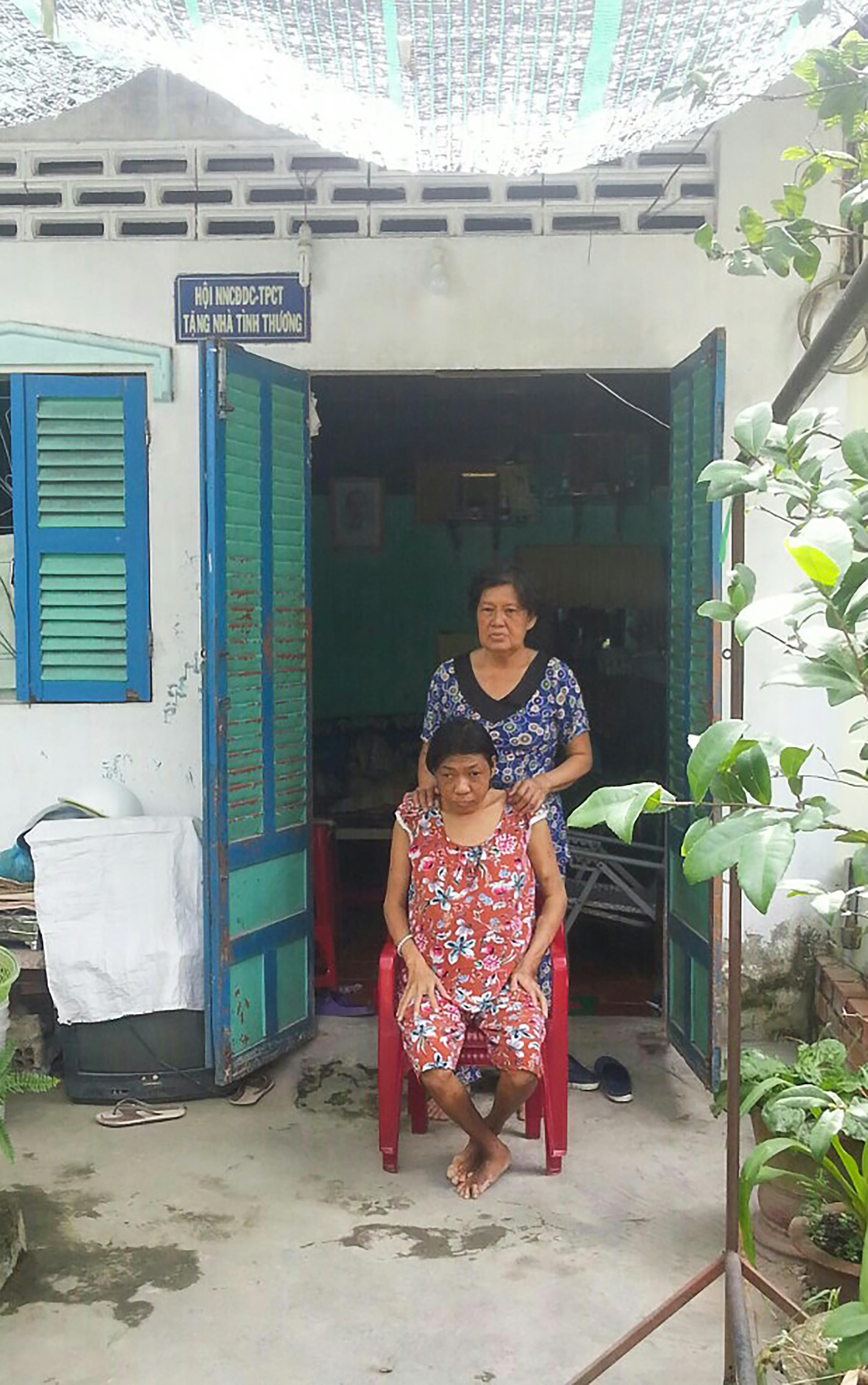 Hoàn cảnh khó khăn của mẹ con bà Nguyễn Thị Lệ